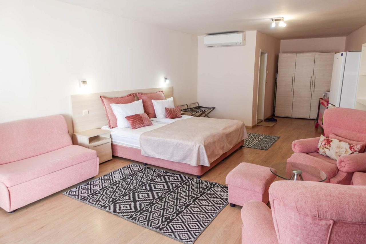 וארנה Hotel Acropolis מראה חיצוני תמונה