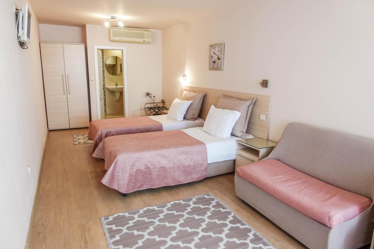 וארנה Hotel Acropolis מראה חיצוני תמונה