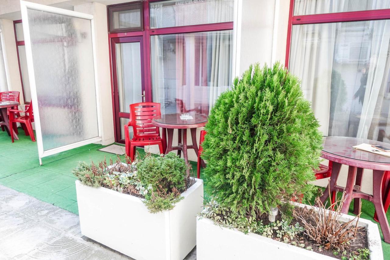 וארנה Hotel Acropolis מראה חיצוני תמונה