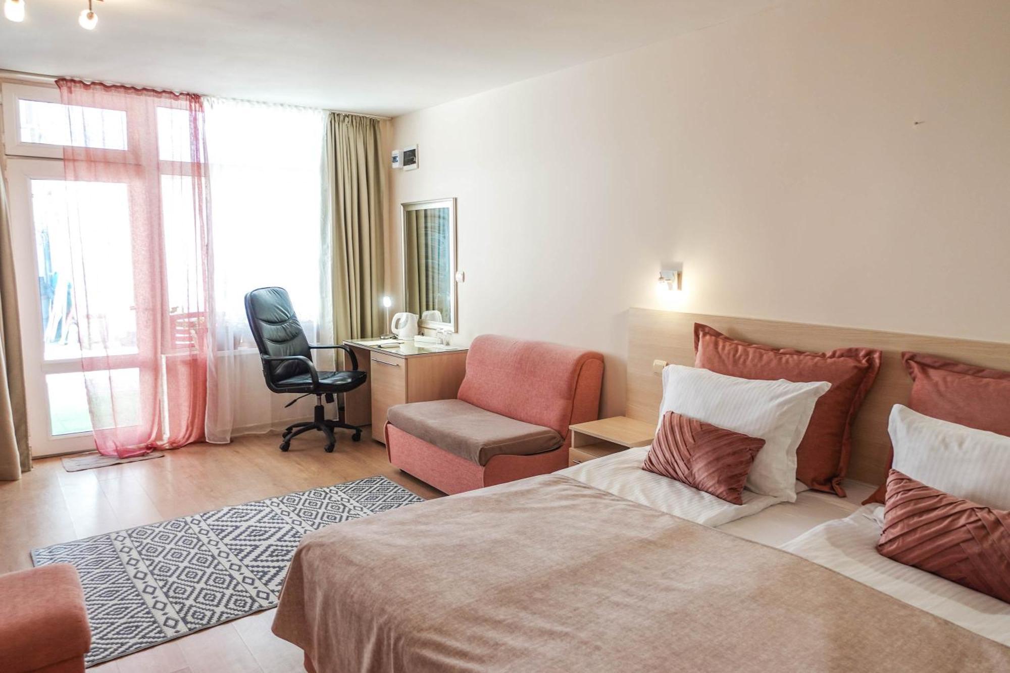 וארנה Hotel Acropolis מראה חיצוני תמונה