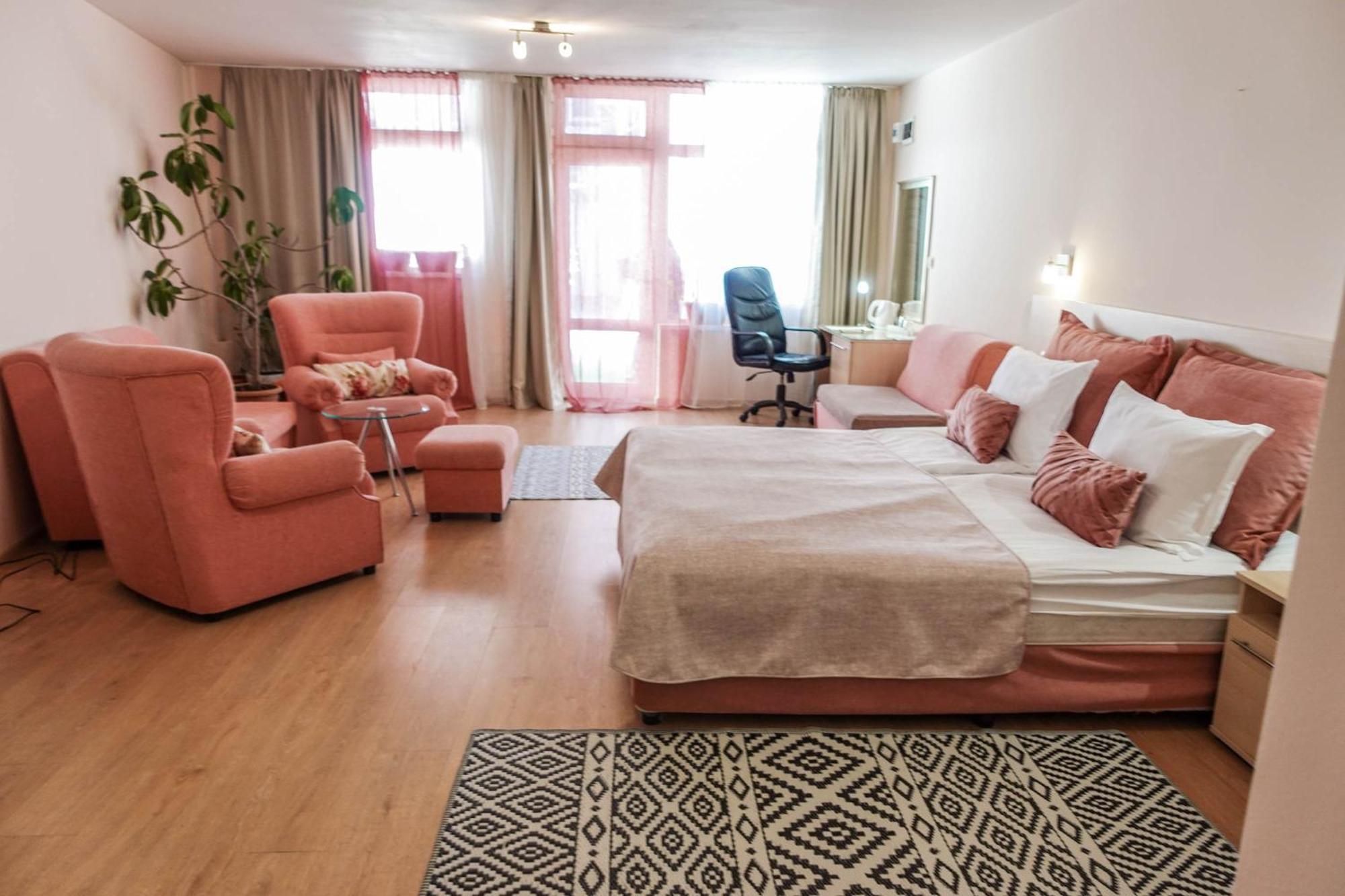 וארנה Hotel Acropolis מראה חיצוני תמונה