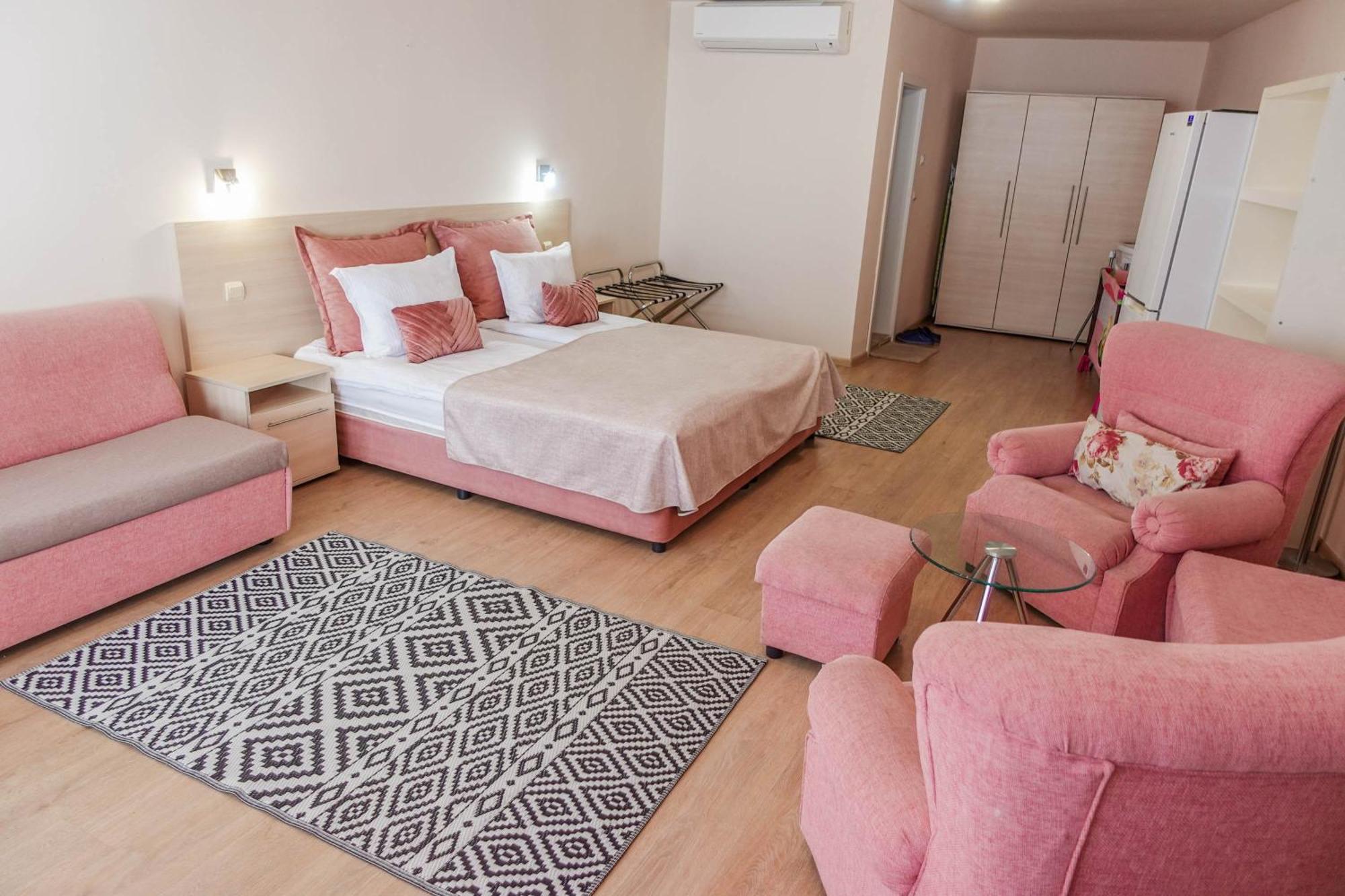 וארנה Hotel Acropolis מראה חיצוני תמונה