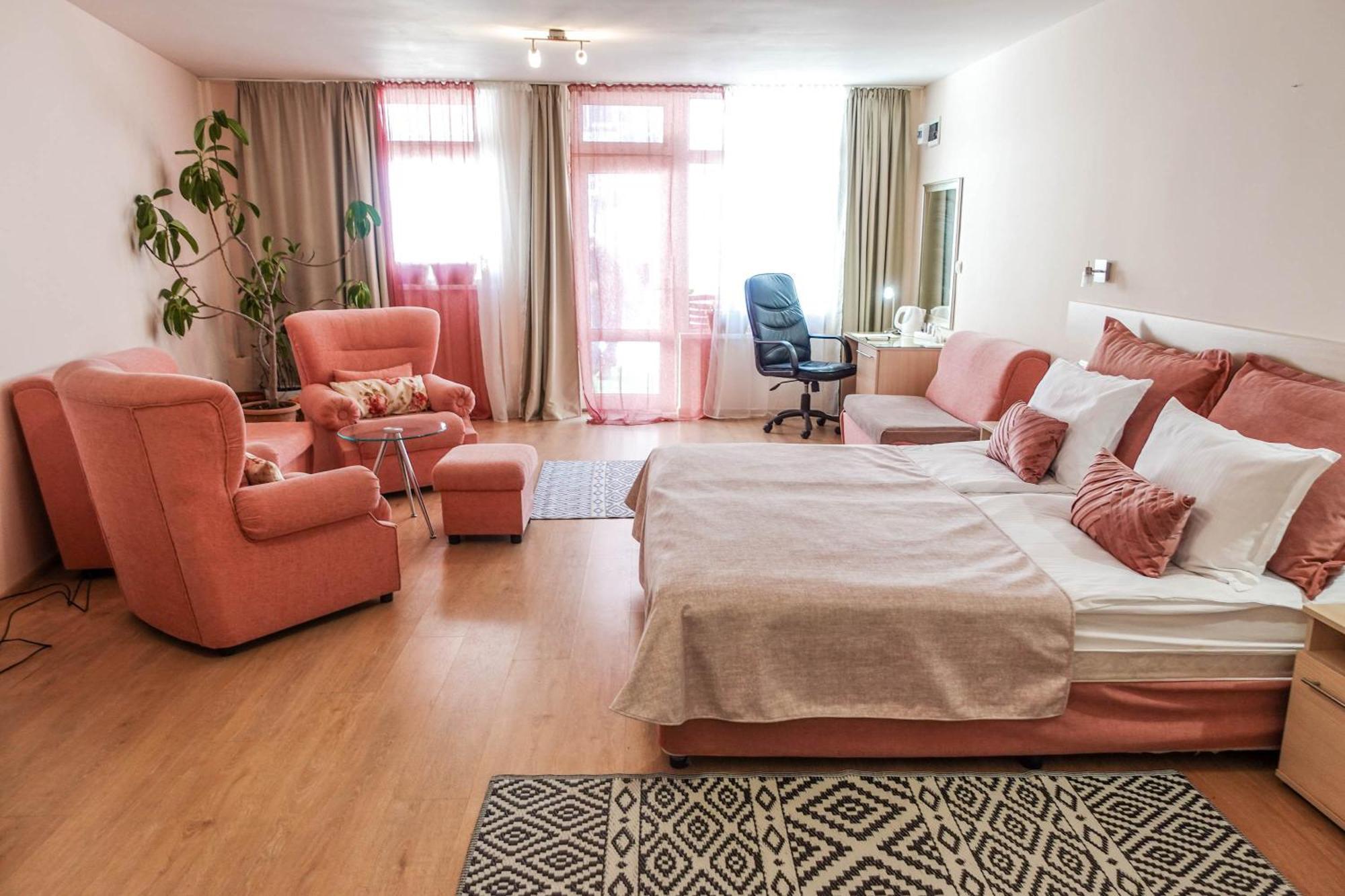 וארנה Hotel Acropolis מראה חיצוני תמונה