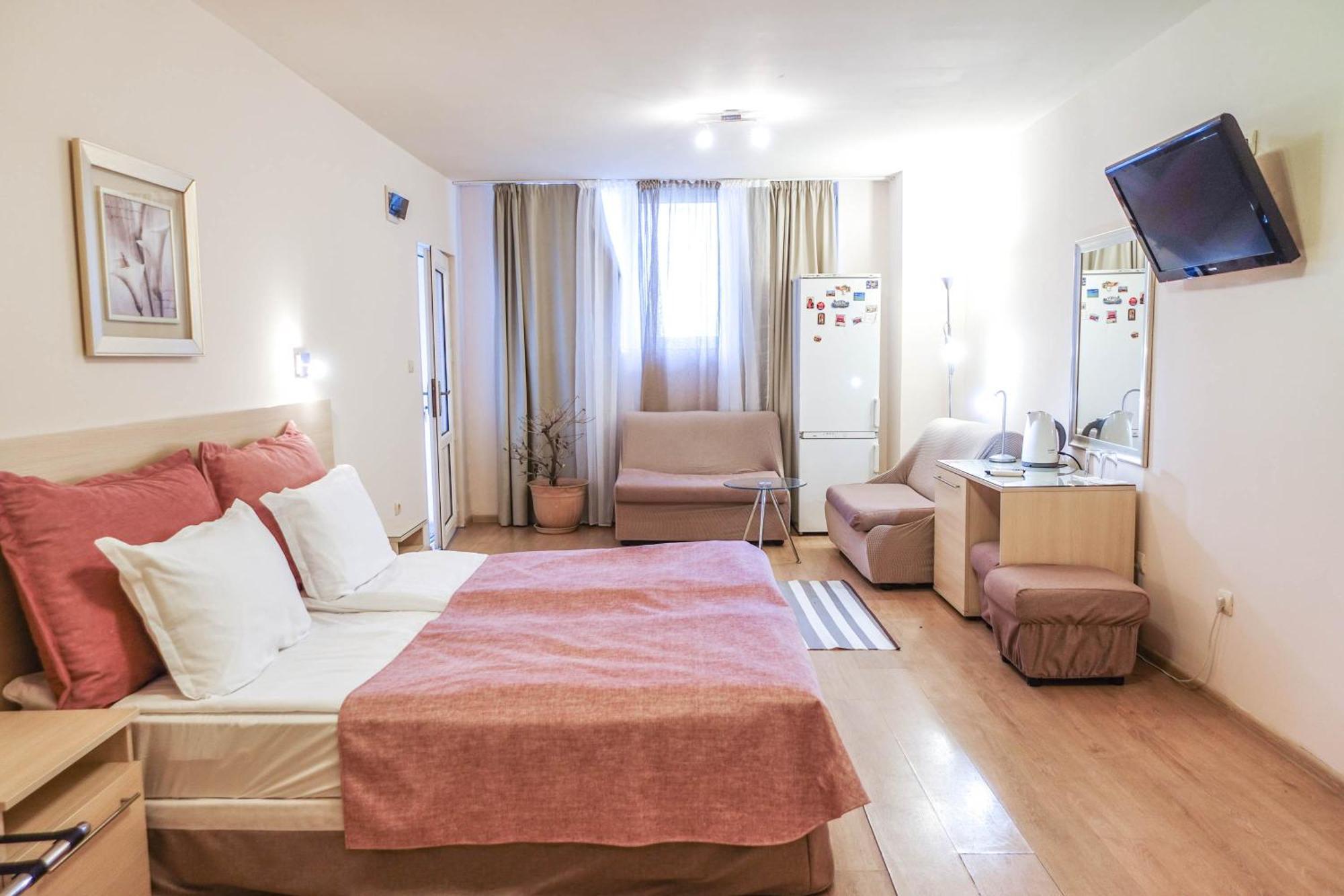 וארנה Hotel Acropolis מראה חיצוני תמונה
