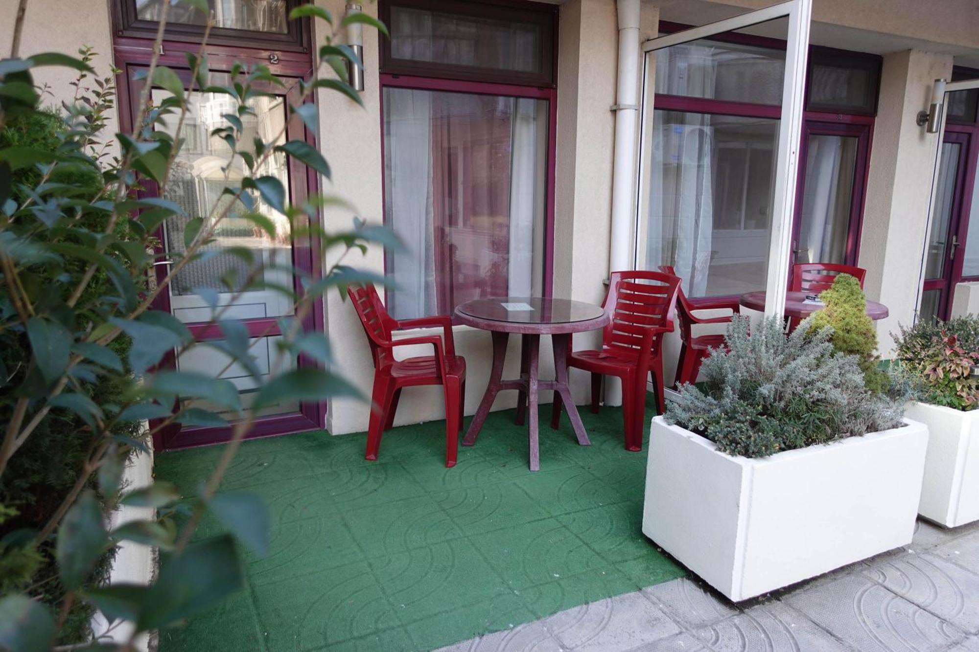 וארנה Hotel Acropolis מראה חיצוני תמונה