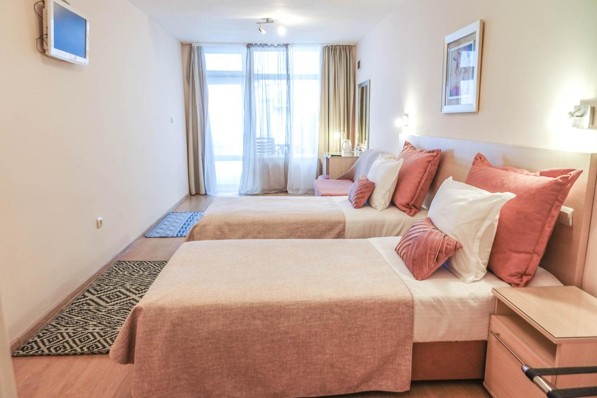 וארנה Hotel Acropolis מראה חיצוני תמונה
