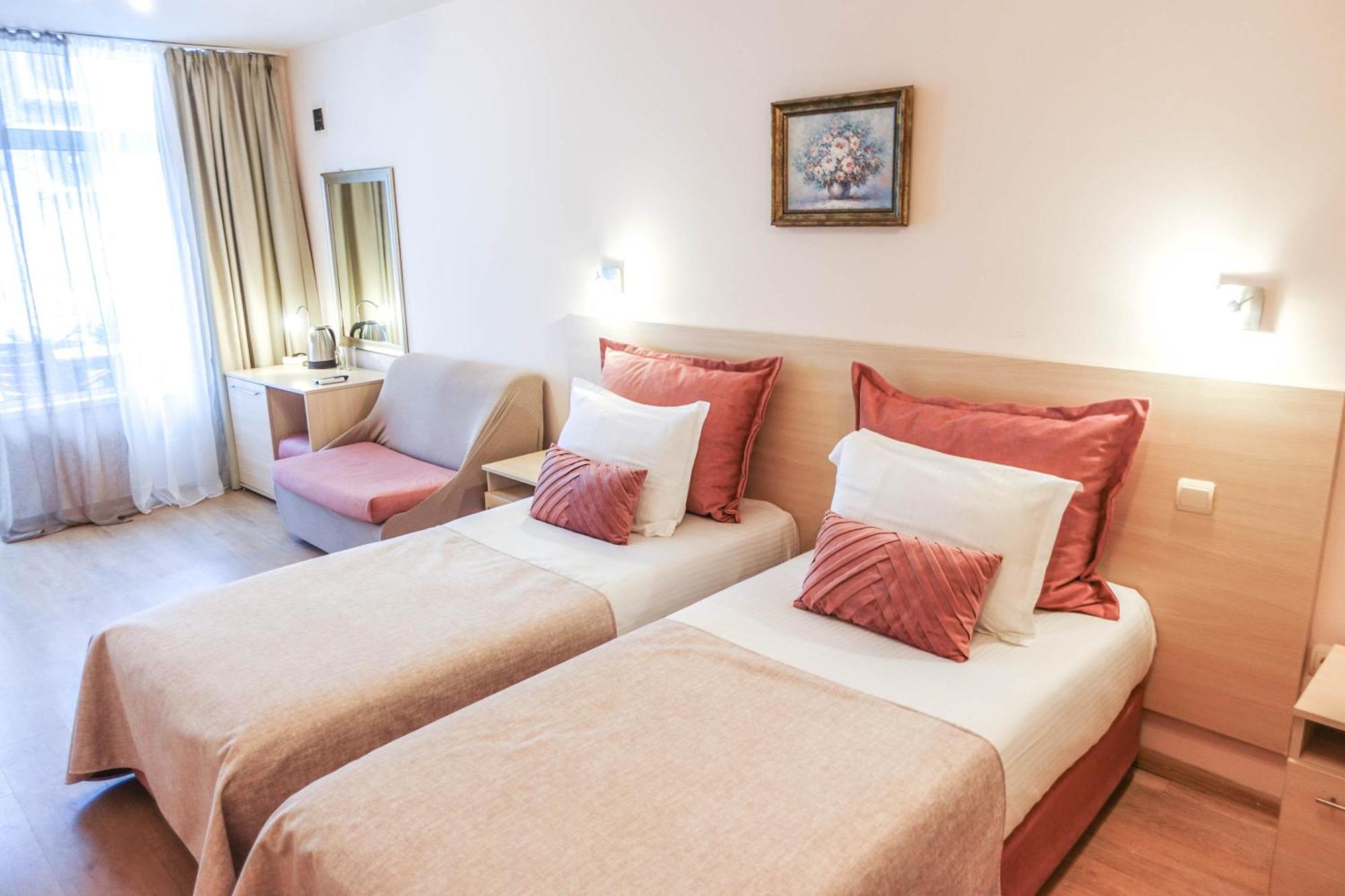 וארנה Hotel Acropolis מראה חיצוני תמונה