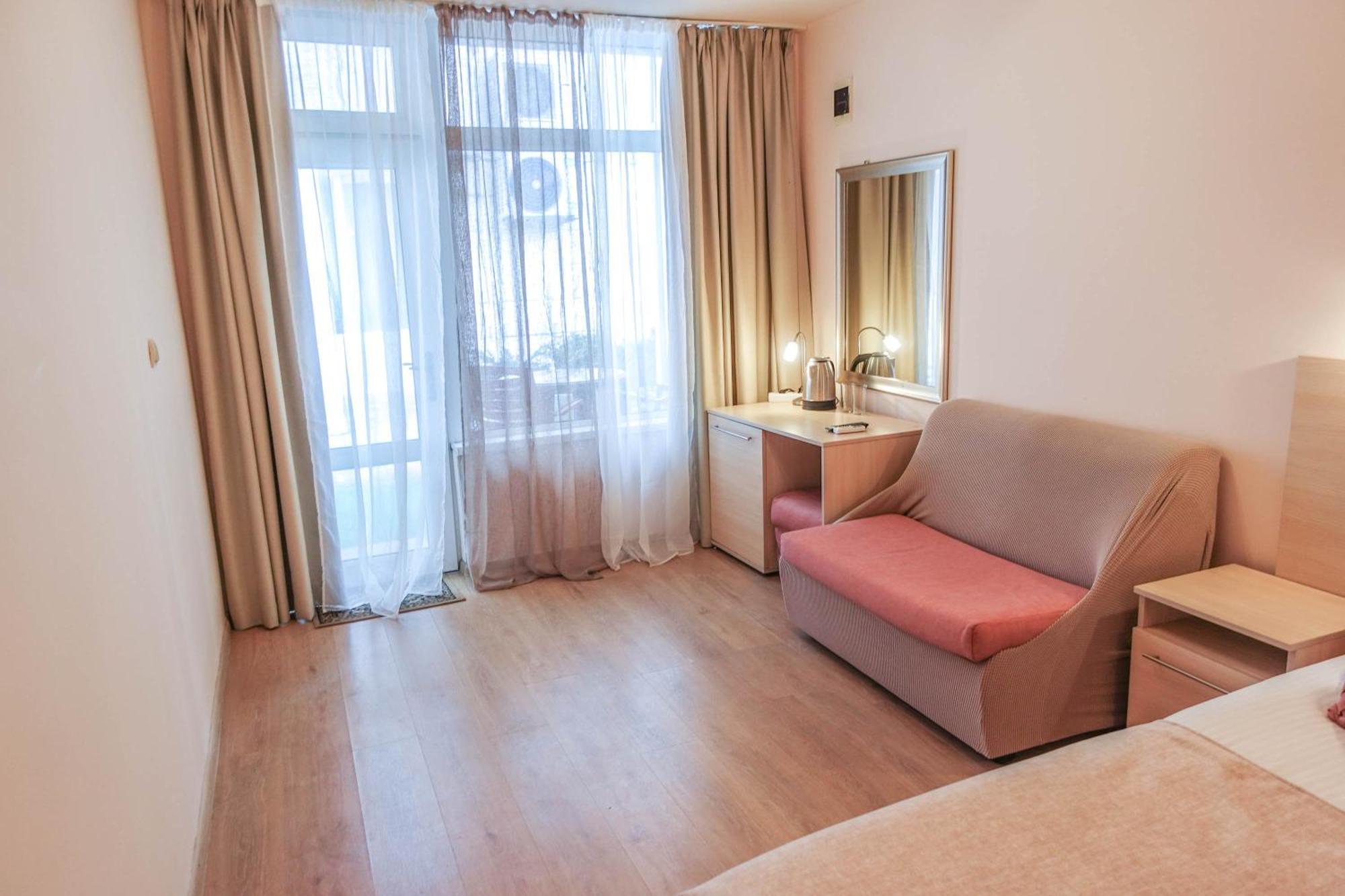 וארנה Hotel Acropolis מראה חיצוני תמונה