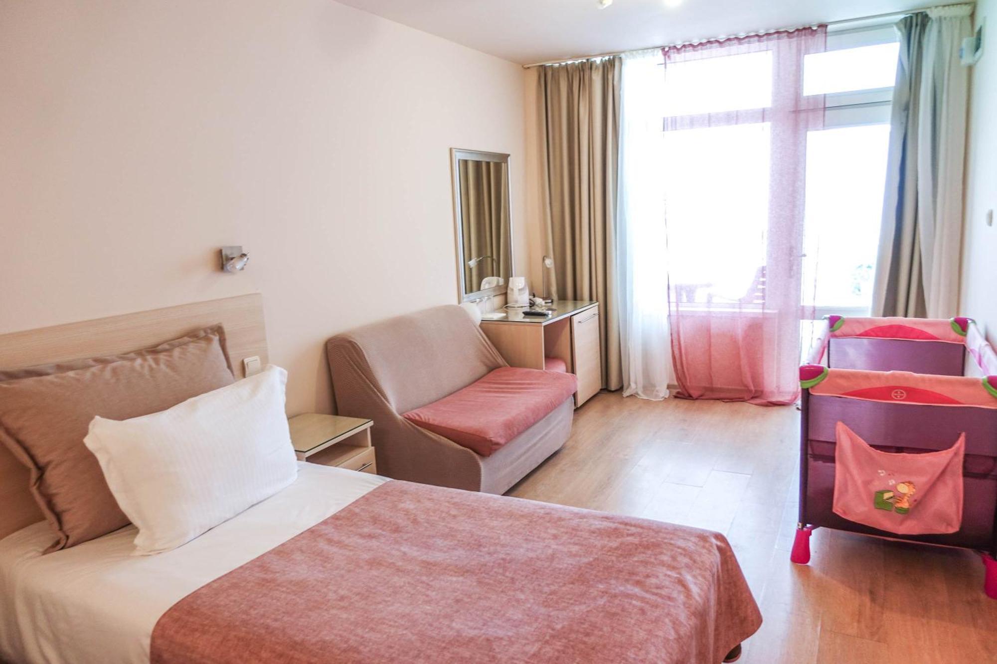 וארנה Hotel Acropolis מראה חיצוני תמונה