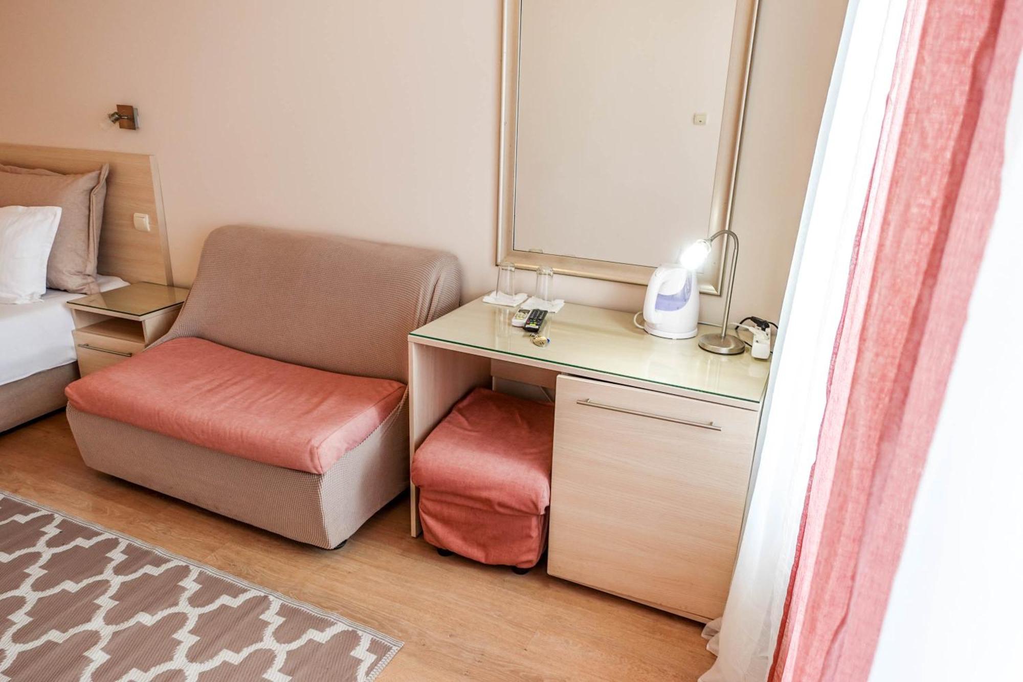 וארנה Hotel Acropolis מראה חיצוני תמונה