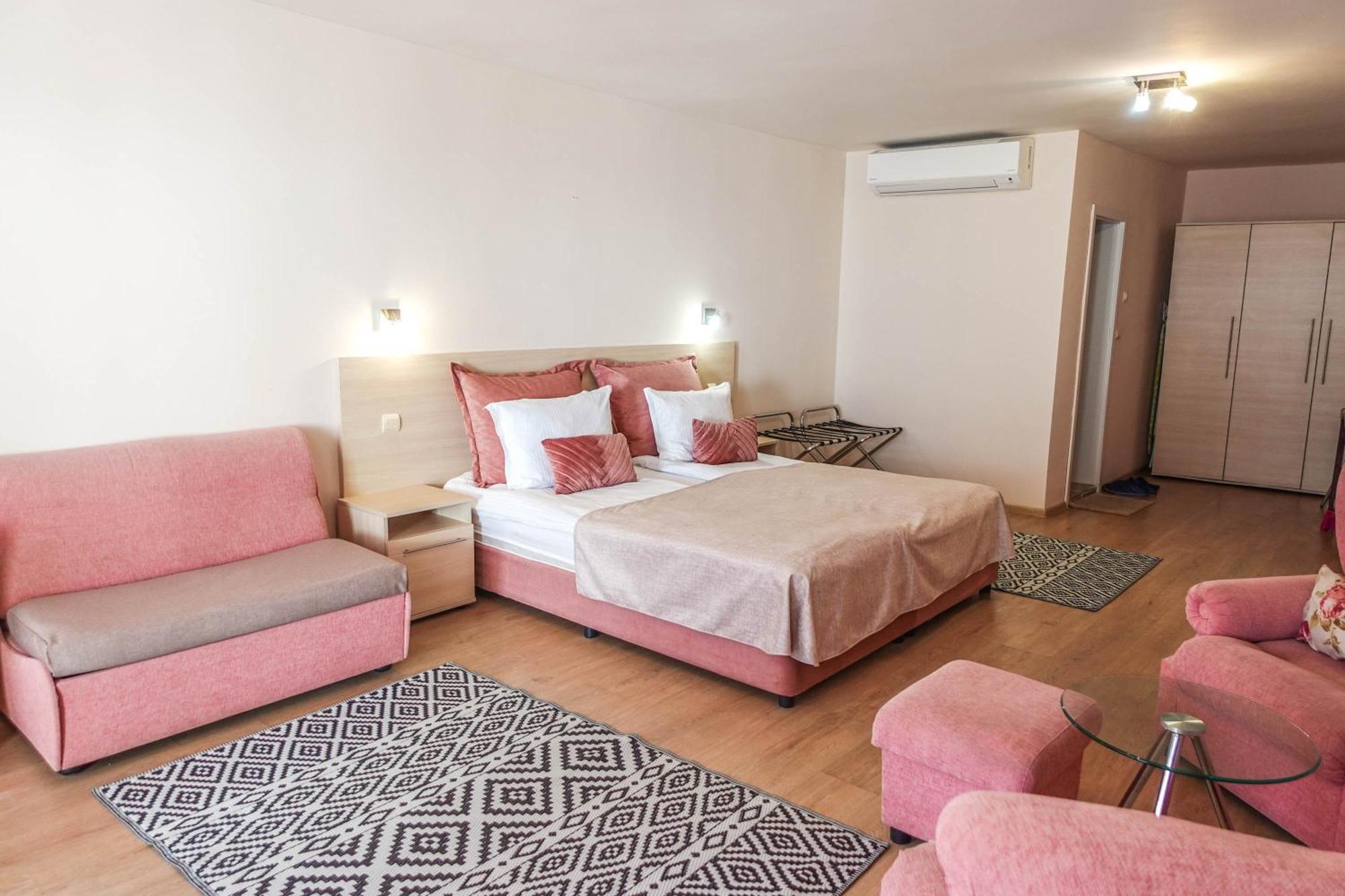 וארנה Hotel Acropolis מראה חיצוני תמונה