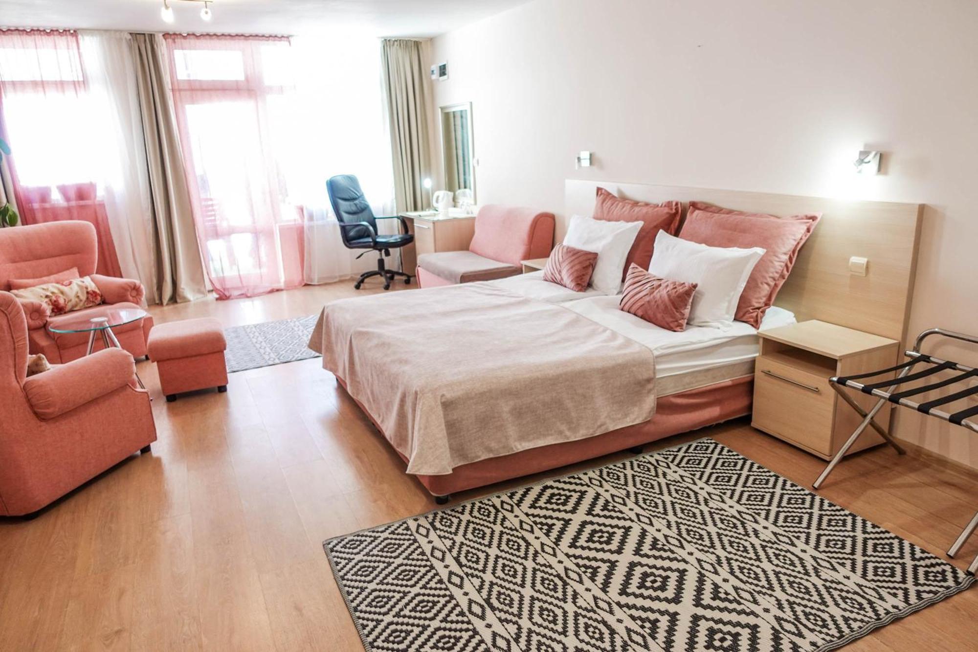 וארנה Hotel Acropolis מראה חיצוני תמונה