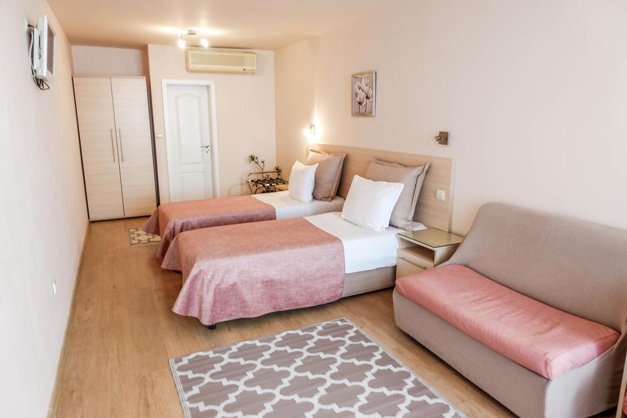 וארנה Hotel Acropolis מראה חיצוני תמונה