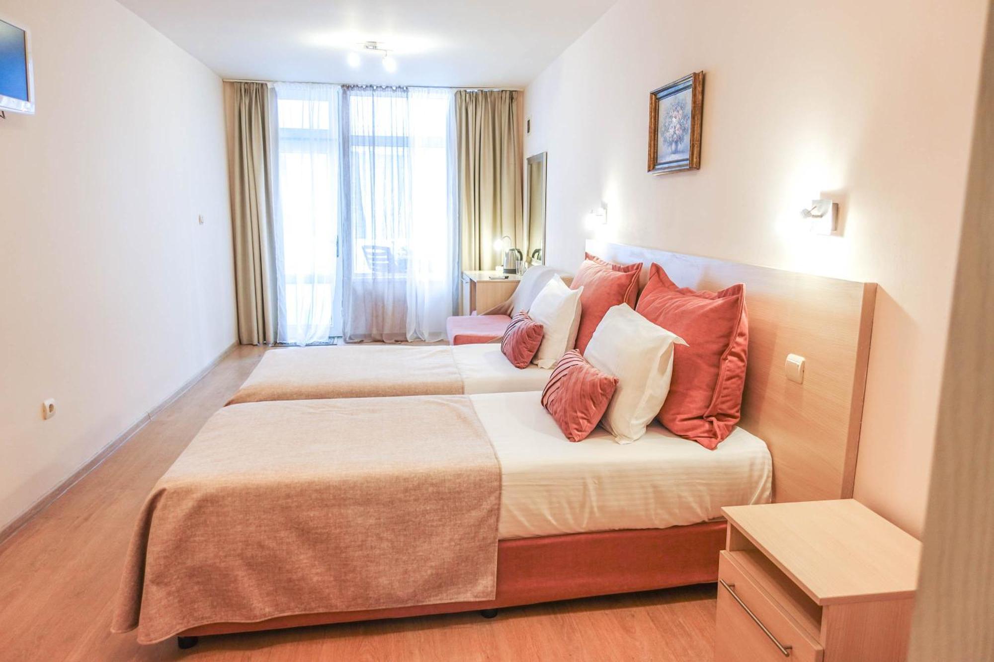 וארנה Hotel Acropolis מראה חיצוני תמונה