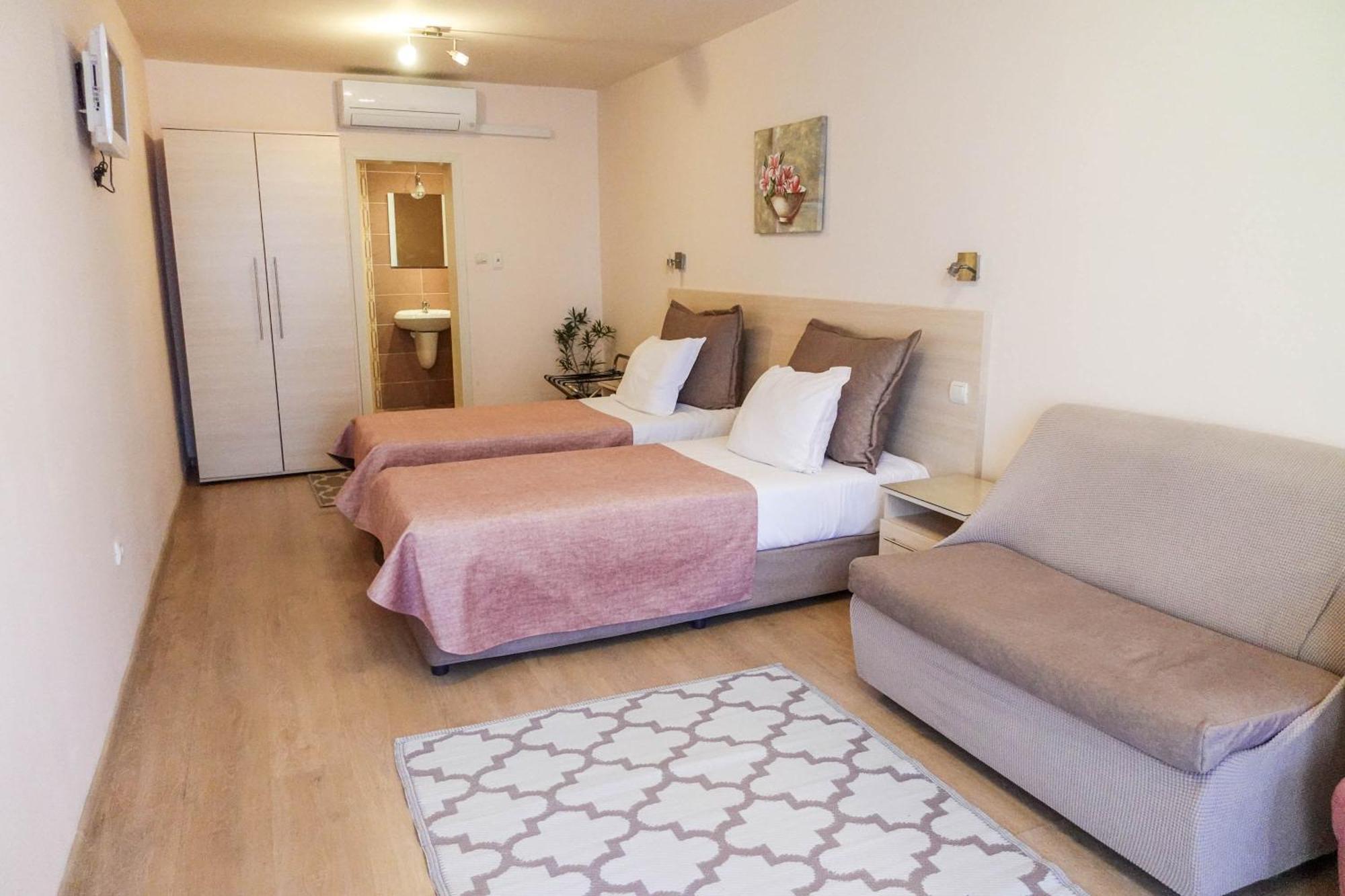 וארנה Hotel Acropolis מראה חיצוני תמונה