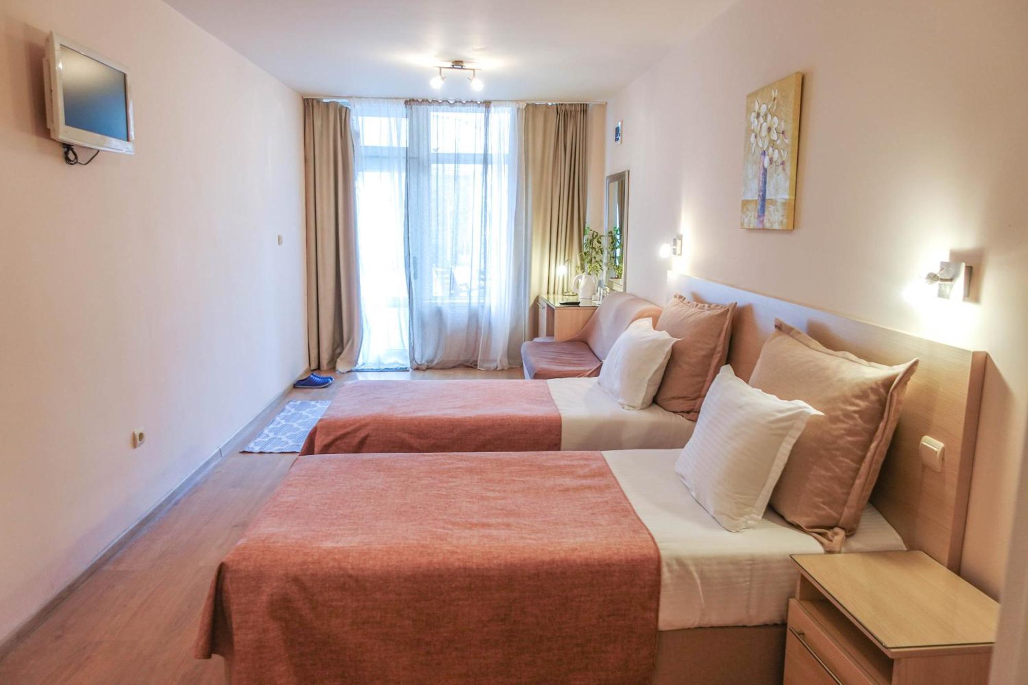וארנה Hotel Acropolis מראה חיצוני תמונה